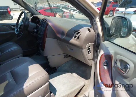 2001 Chrysler Town & Country Limited z USA, uszkodzony, nr VIN 2C8GP64L41R233886